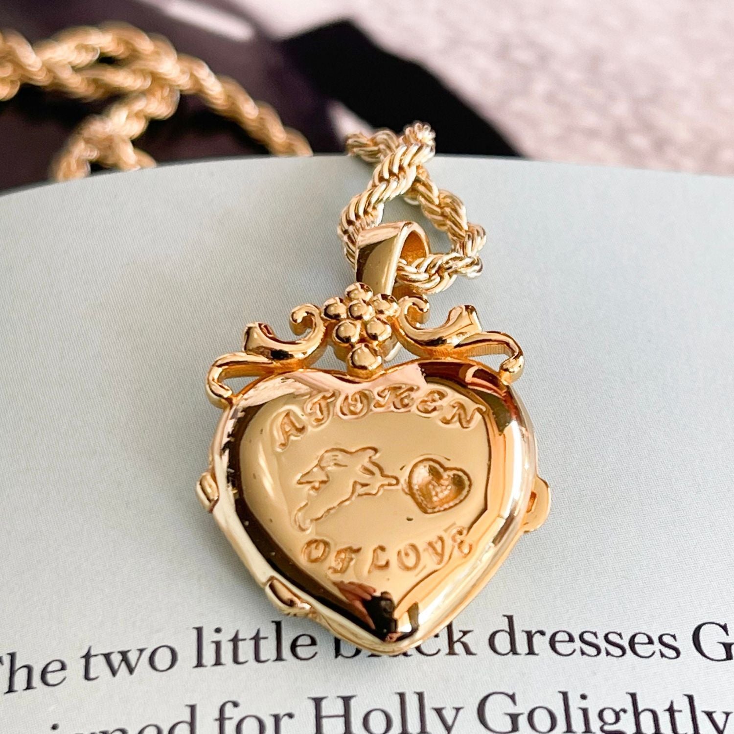 Fannie Keepsake Locket Necklace - LOVE [AFLHG5CX]