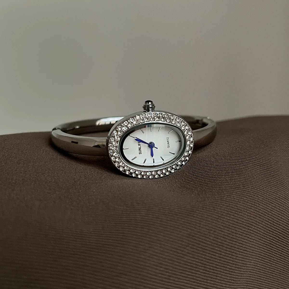 Oval Vintage Gold Bracelet Watch - Silver Band White Dial (Crystal Bezel, Stick Markers) [KXT4N6C4]