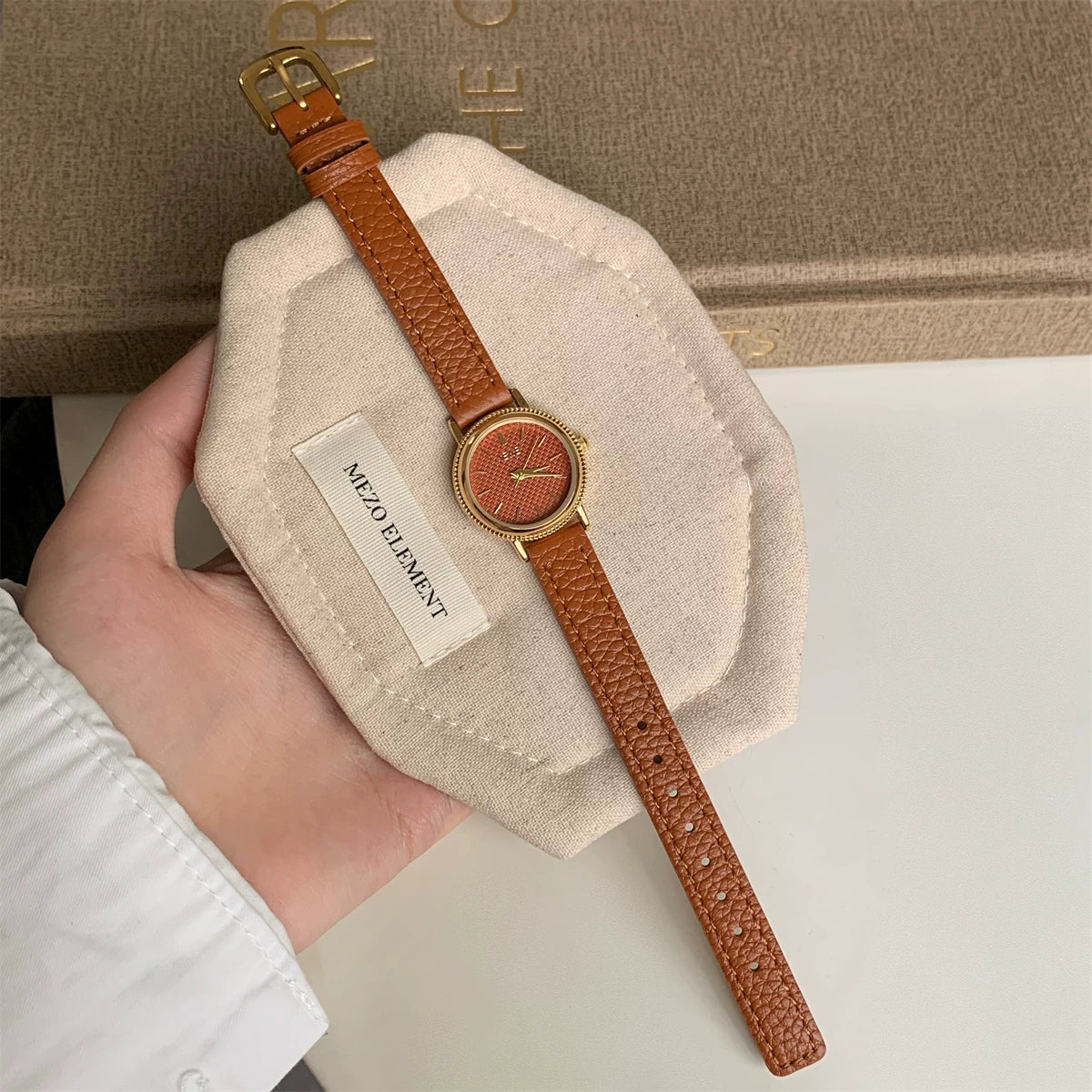 Vintage Oval Dial Leather Watch - Style 863: Round Disc / Orange Strap [5QIN1EQA]