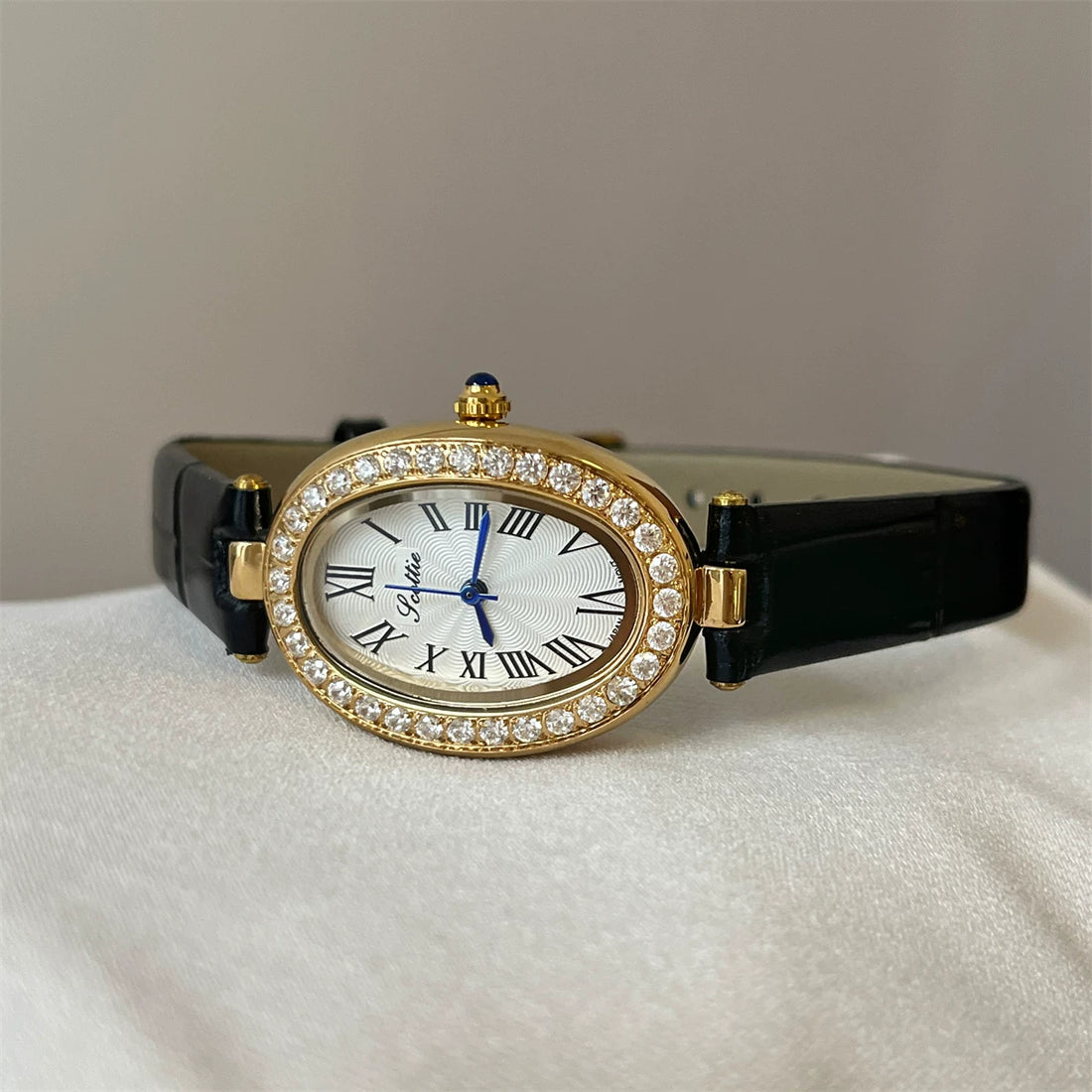 Retro Oval Leather Strap Watch [TTT46C62]