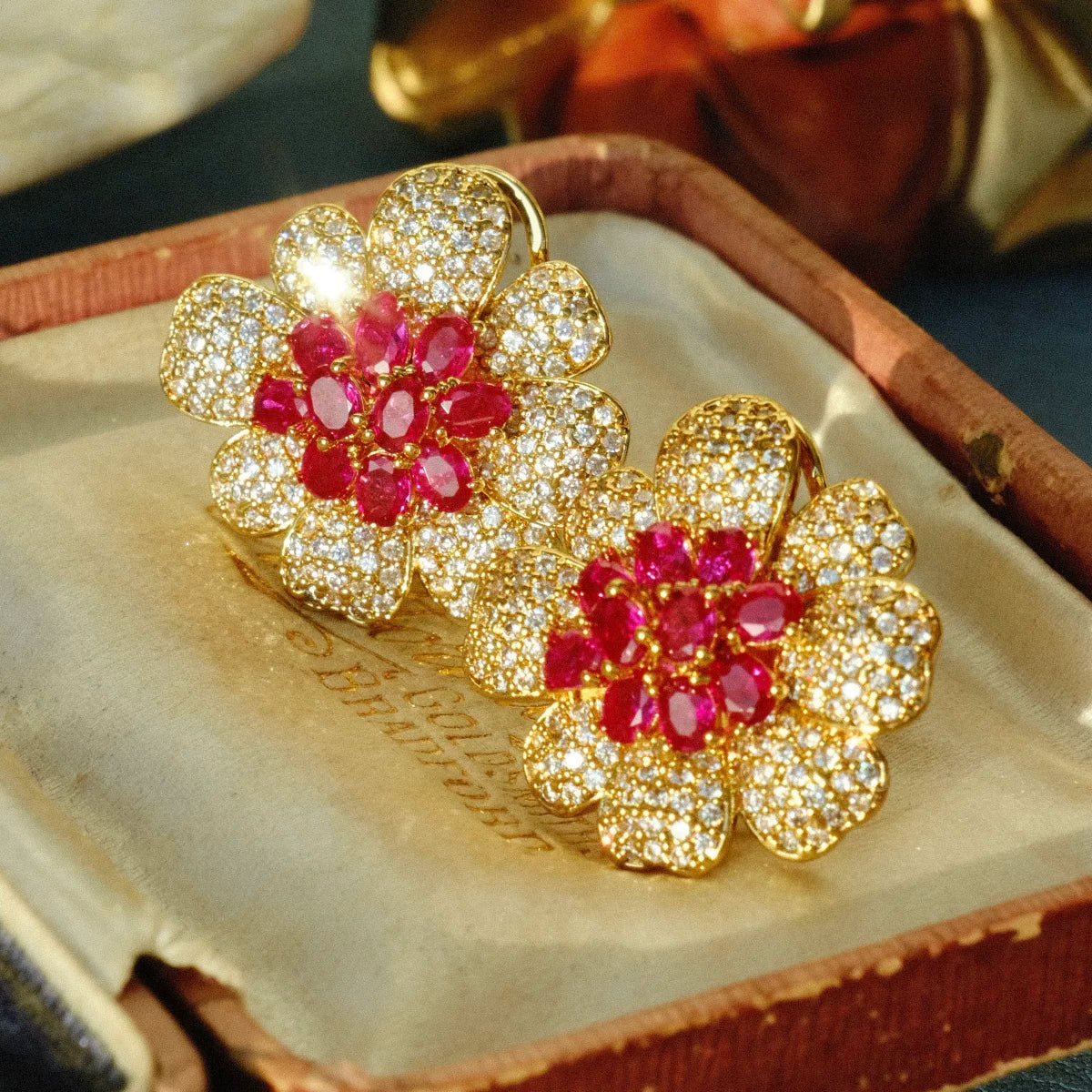 Floral Stud Earrings - Stud Earrings [1ZCI2UNI]