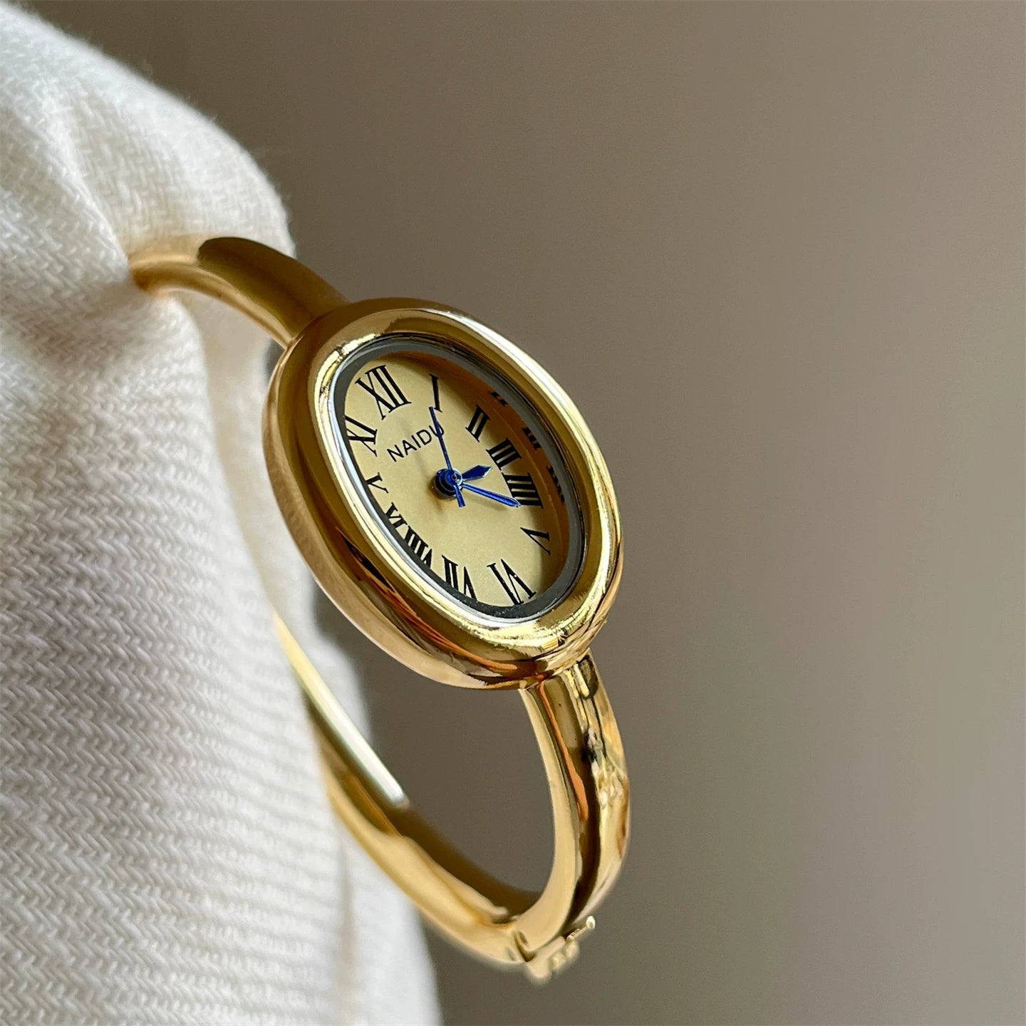 Vintage Inspired Bangle Watch - Gold Bangle / Gold Dial [L2WDYXKG]
