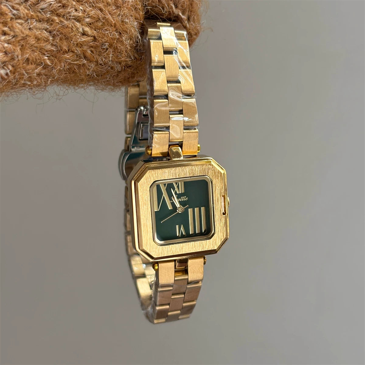 Vintage Square Dial Steel Watch - Gold Band Green Dial (Steel Band) [QRMPWFEJ]