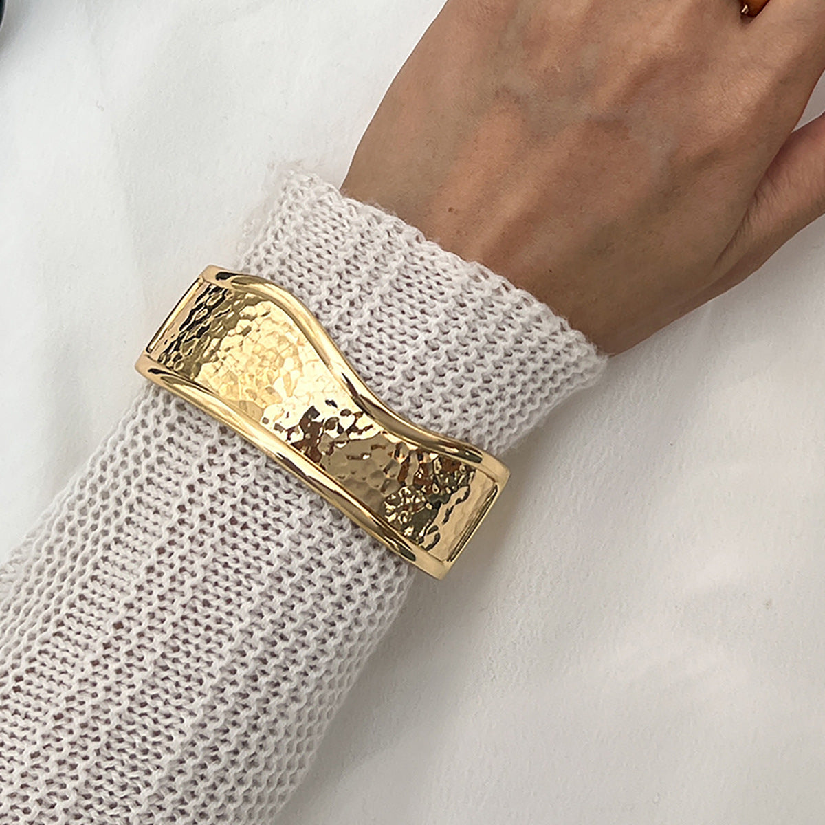 Alexie Textured Cuff Bracelet - Gold (2821) [5QWDMCEK]