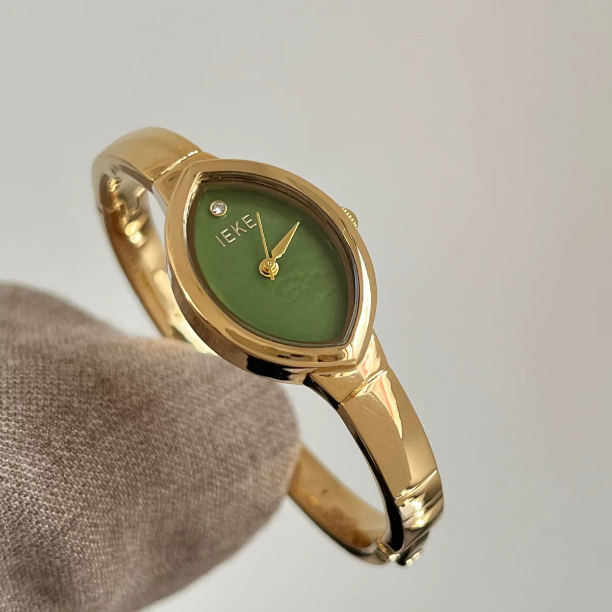 Oval Bracelet Watch with Metal Strap - Gold Strap with Green Face [XU4ZJEQ7]