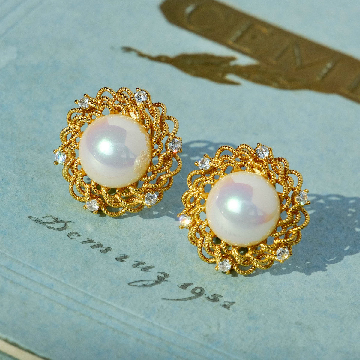 Vintage Filigree Pearl Earrings - Stud Earrings (In Stock) [TF54PKHZ]