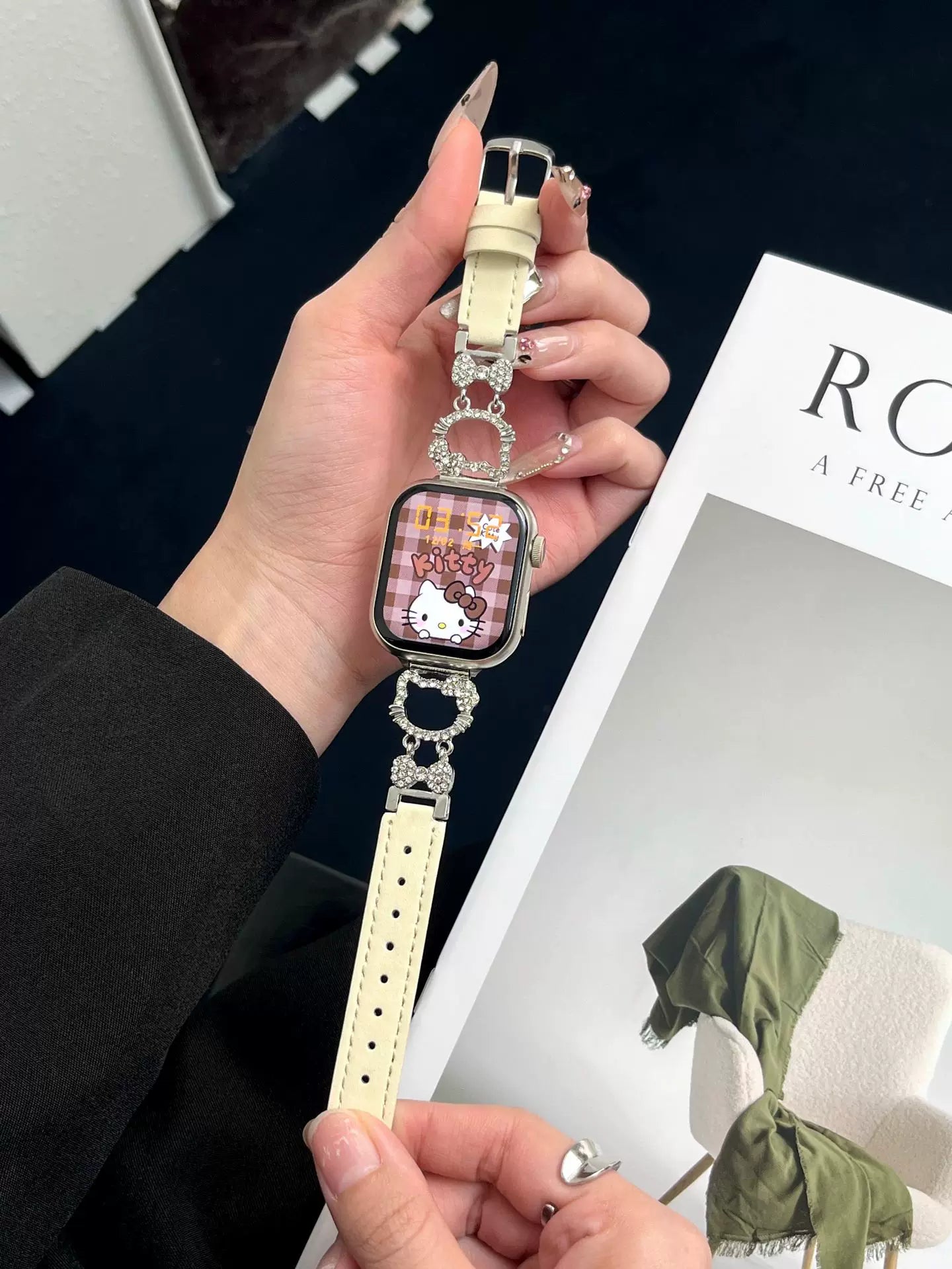 Hello Kitty Embellished Watch Strap - Cream Embellished Kitty [SLF86BNS]