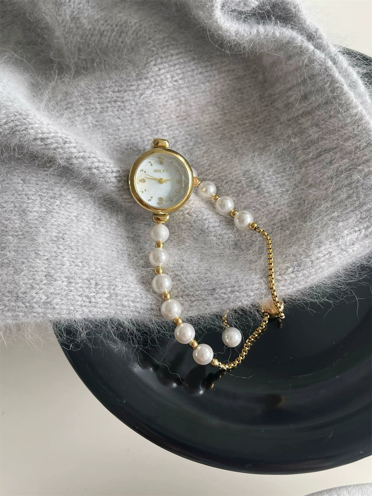 Pearl Bracelet Watch - Gold [0NWBLZ0T]