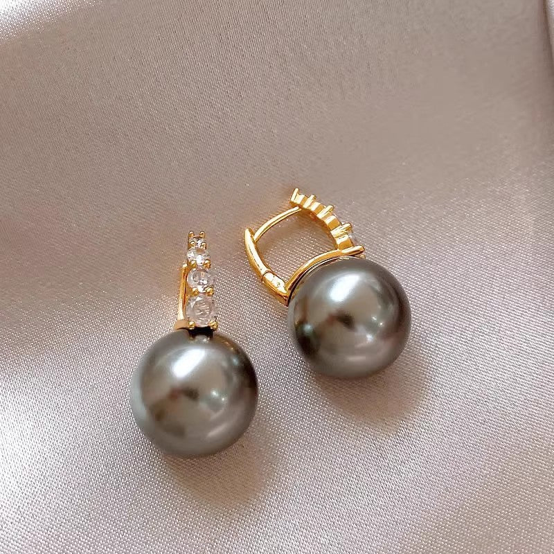 Treasure Pearl Stud Earrings - Grey [6PUTIEI3]