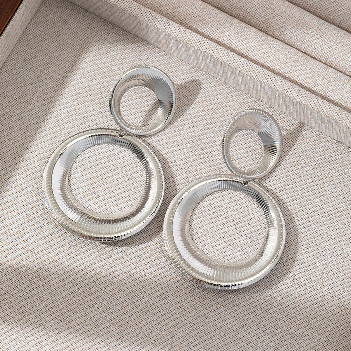 Alayah Sculptural Hoop Earrings - Silver [E2TA3FXX]
