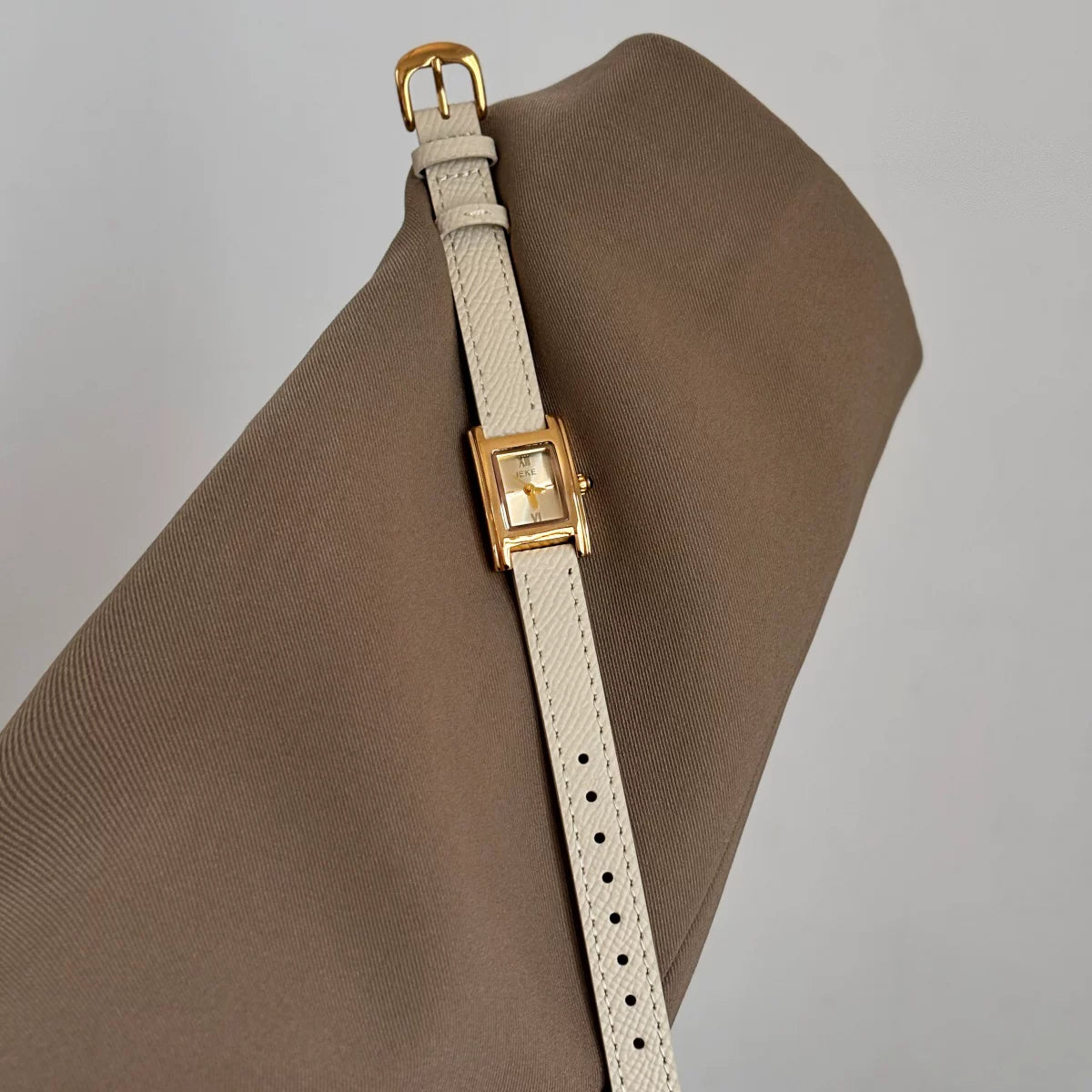 Vintage Square Bracelet Watch - White Strap Gold Frame Gold Face (Leather Strap) [WXIQ9EER]