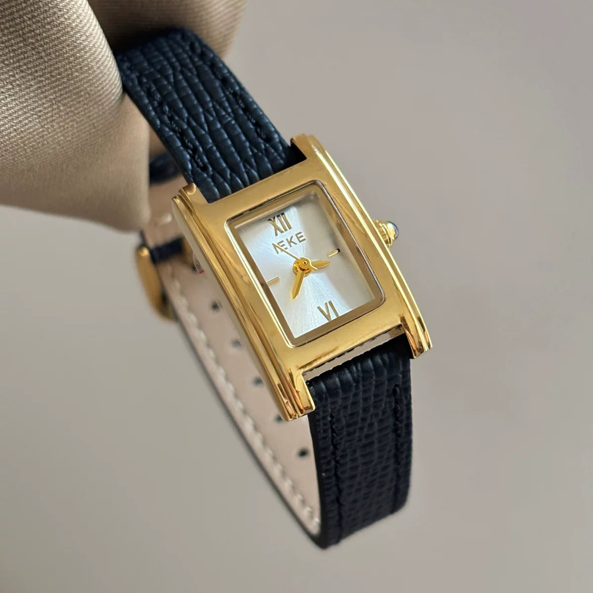 Vintage Square Bracelet Watch - Black Strap Gold Frame White Face (Leather Strap) [VB1F2NYQ]