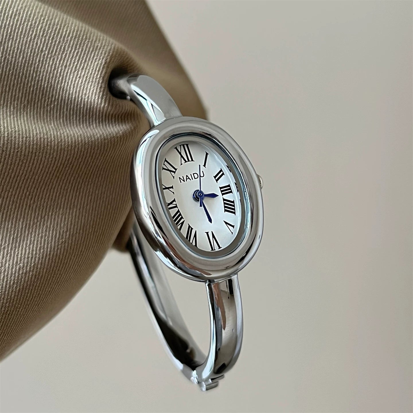 Vintage Inspired Bangle Watch - Silver Bangle / White Dial [LT6668GU]