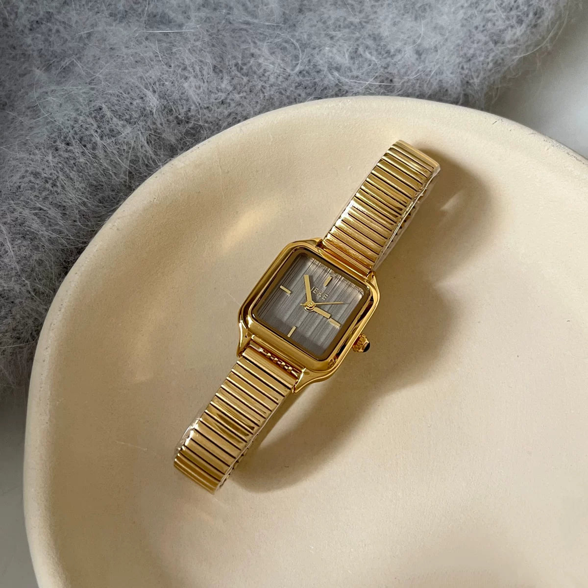 Retro Square Dial Metal Watch - Gold Band / Grey Face [VXVPA1EB]