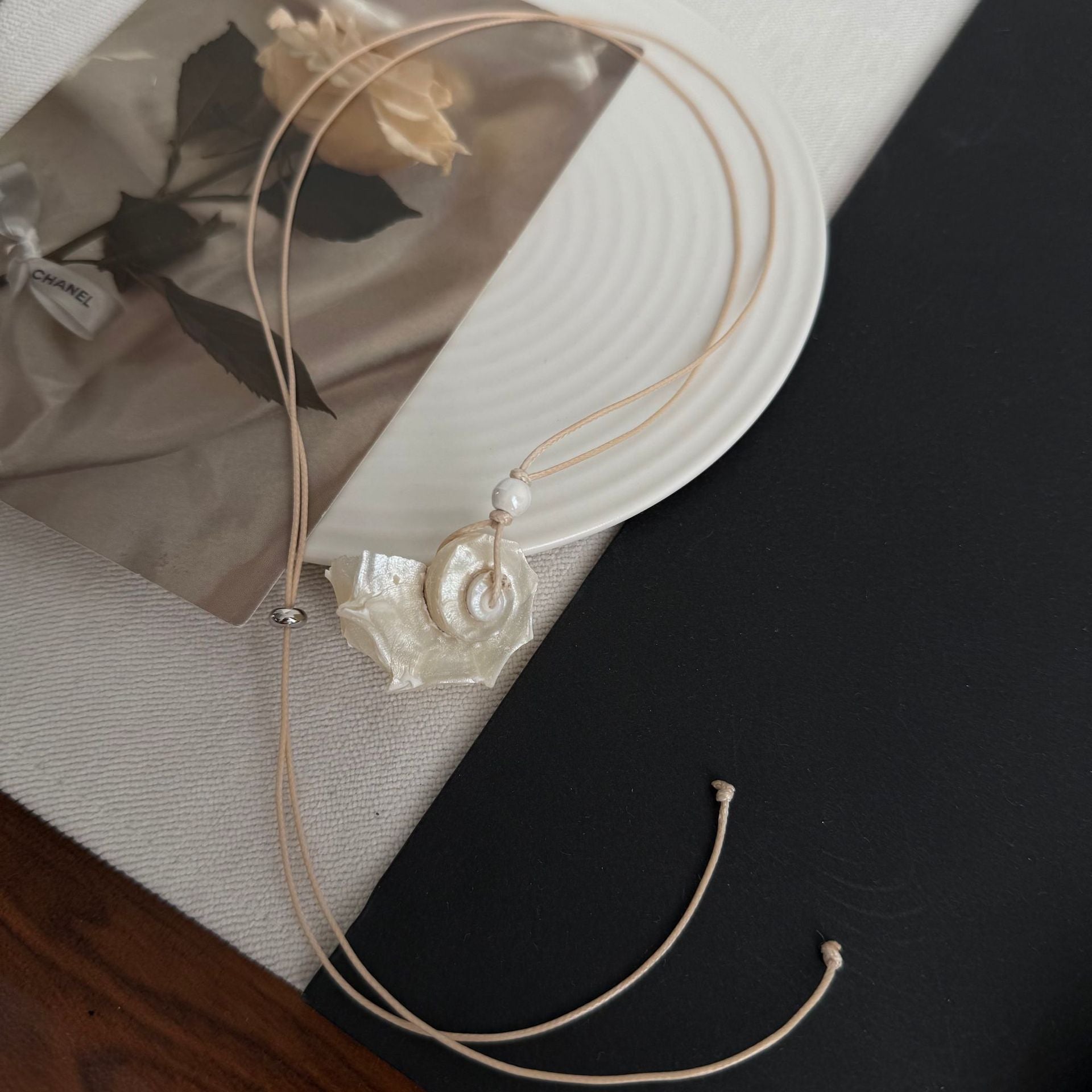Anijah Shell Pearl Collection - Natural Shell Necklace (Adjustable) [V9SNAPDP]