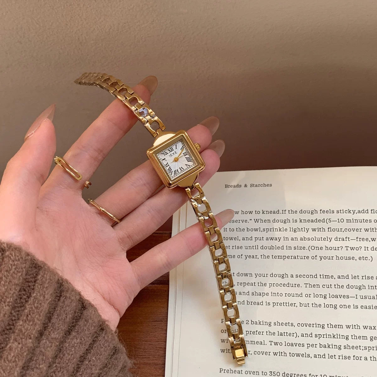 Square Dial Chain Bracelet Watch - Gold Band White Face (Roman Numerals) [AKI4Z1Y8]