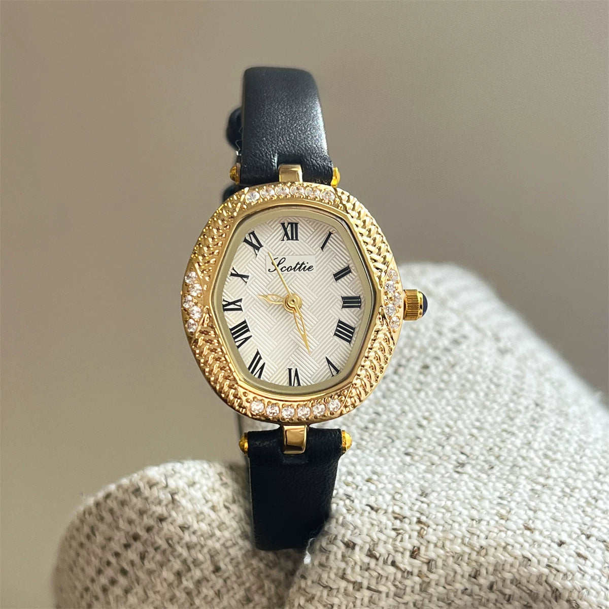 Compact Round Dial Faux Leather Watch - Black Strap Gold Case White Dial [UNWD1STP]
