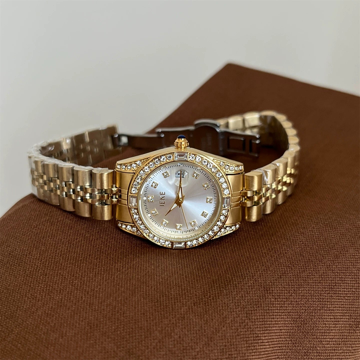 Dainty Round Dial Bracelet Watch - Gold Band White Dial [N1JWUTK6]