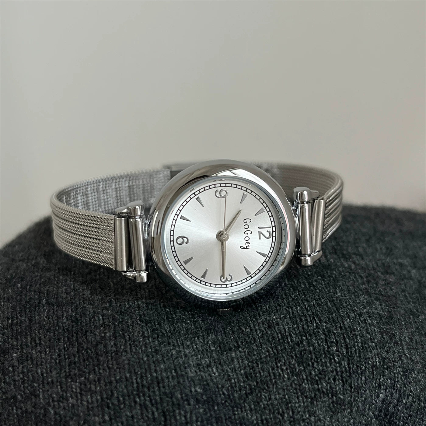 Minimalist Round Mesh Strap Watch - Silver Strap White Dial [BGFAMFTE]