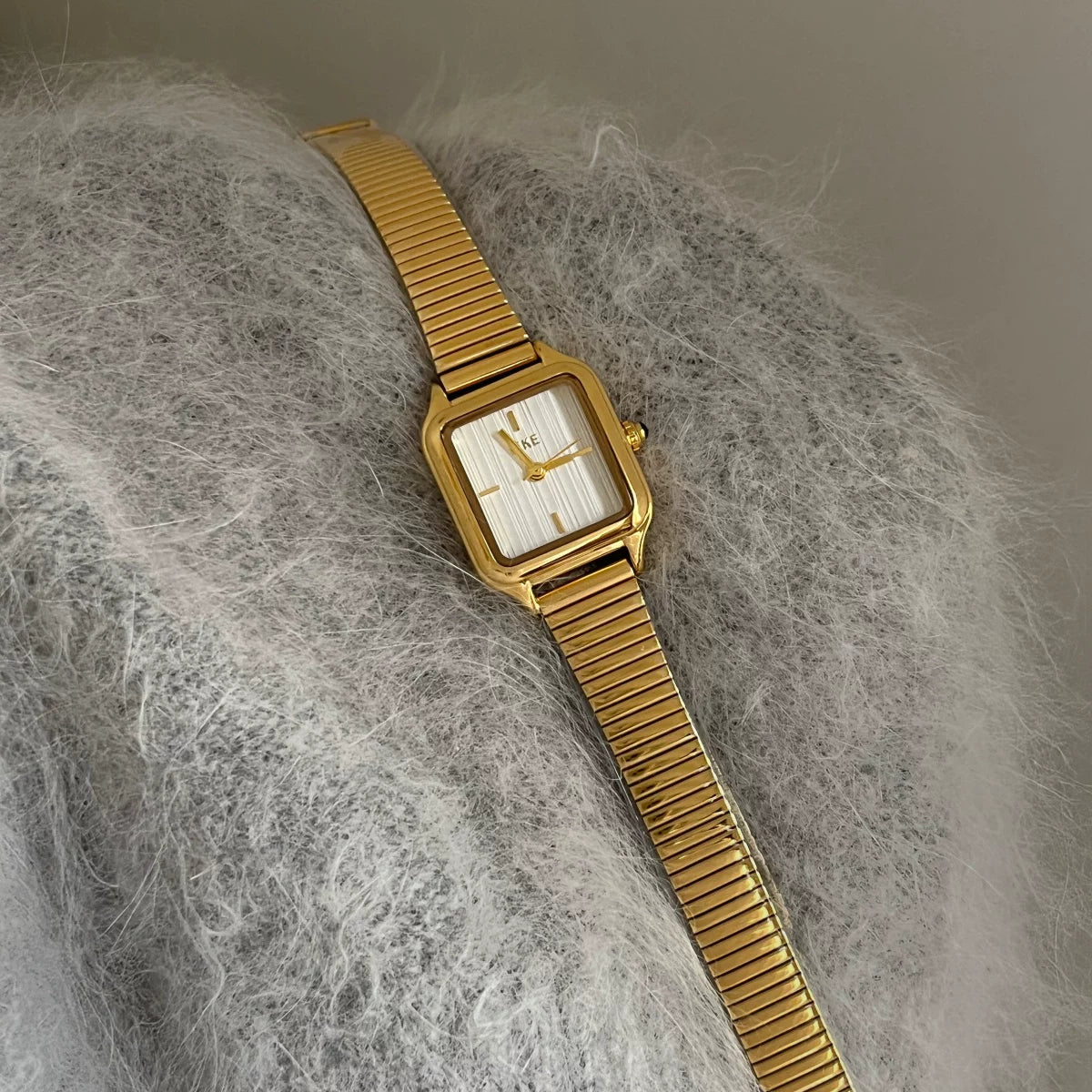 Retro Square Dial Metal Watch - Gold Band / White Face [7JXJU451]