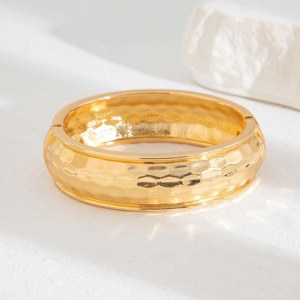 Beverly Spring Cuff Bracelet - Gold [9ELQRS1R]