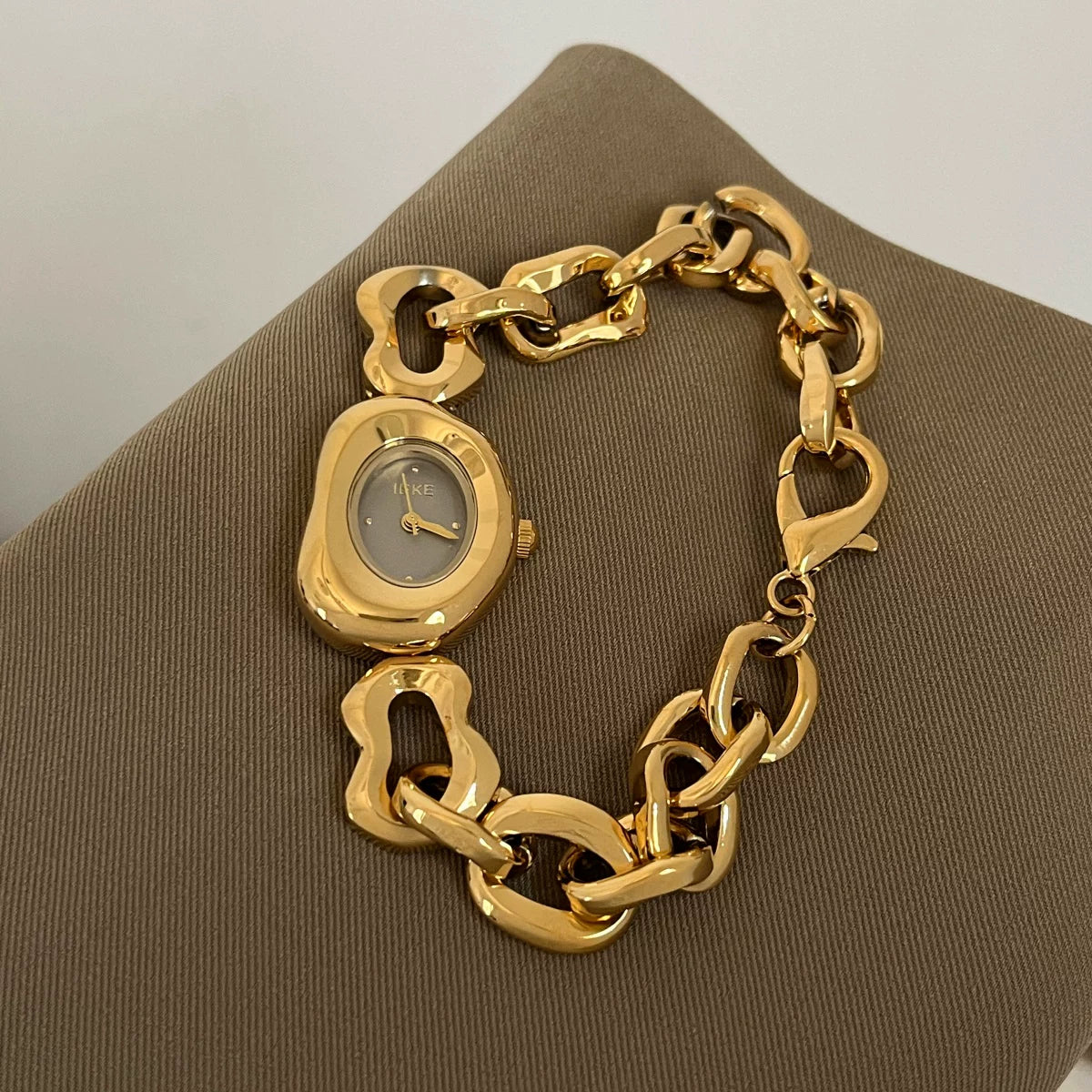 Irregular Hollow Bracelet Watch - Gold Band with Grey Dial [A5B3SDCO]
