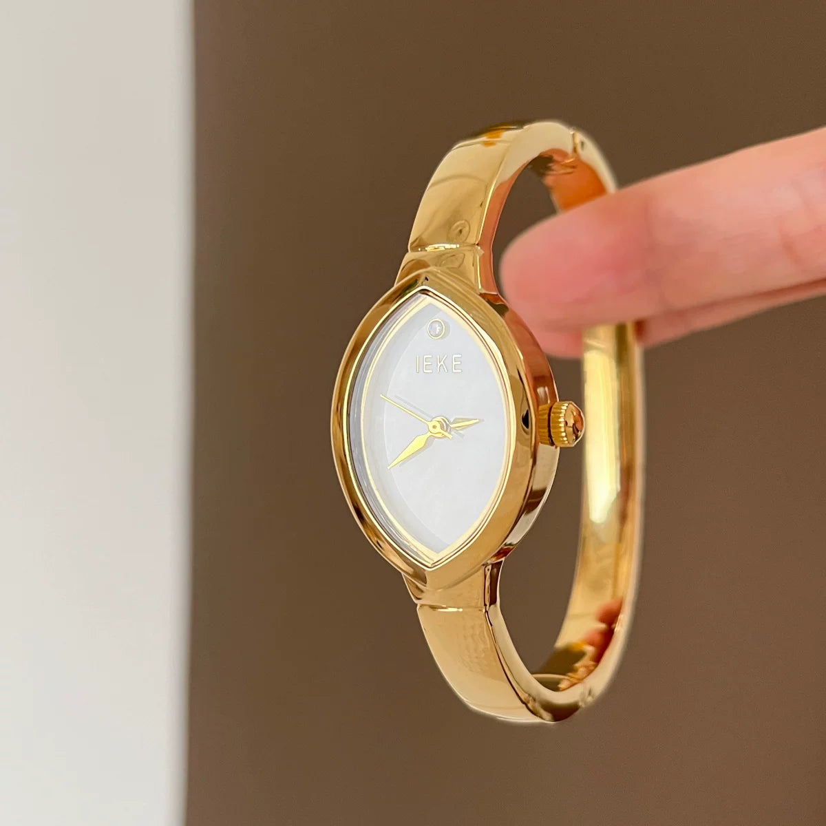 Oval Bracelet Watch with Metal Strap - Gold Strap with White Face [9548ESLF]