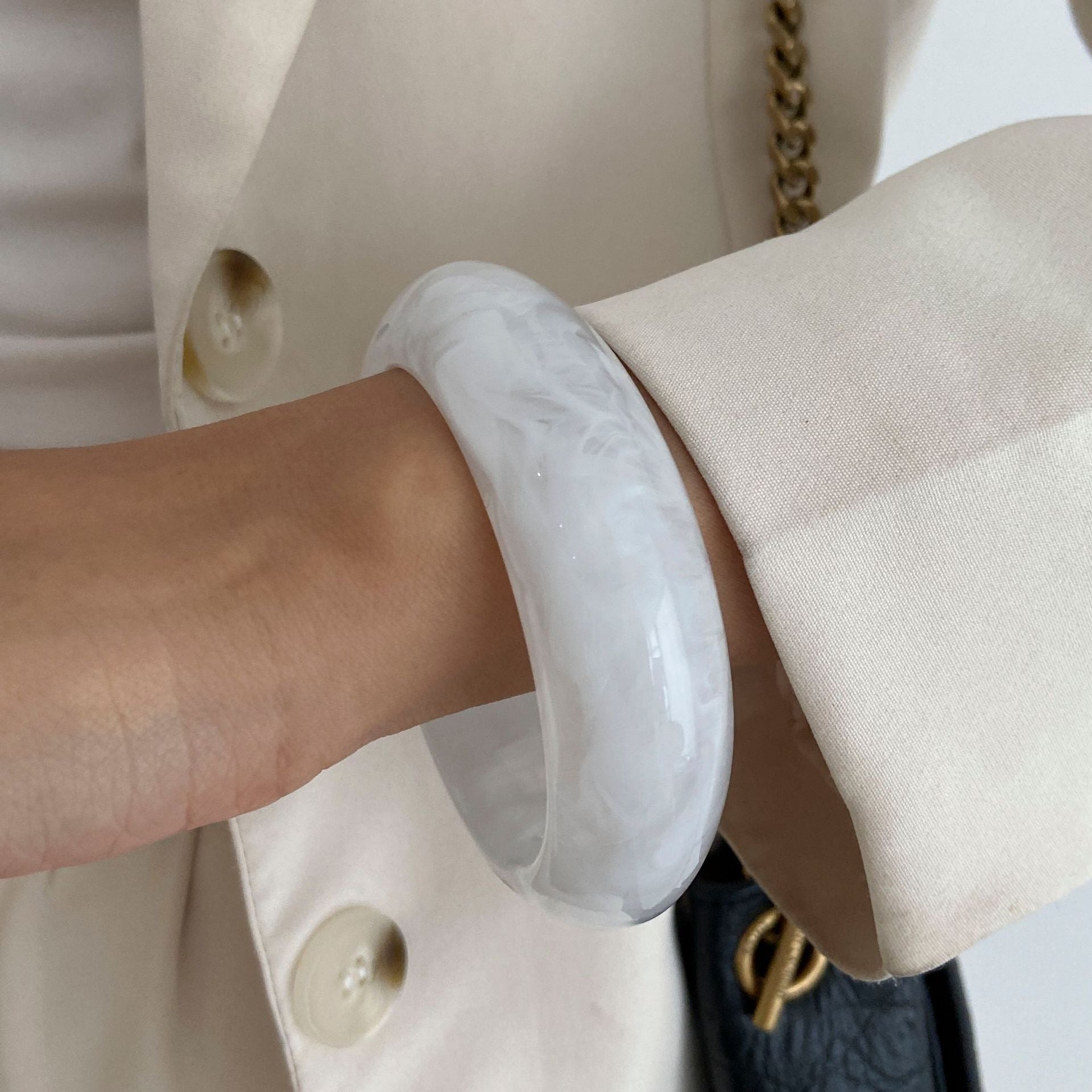 Helene Asymmetric Glossy Resin Bracelet - White 2 [KOU6UZYD]