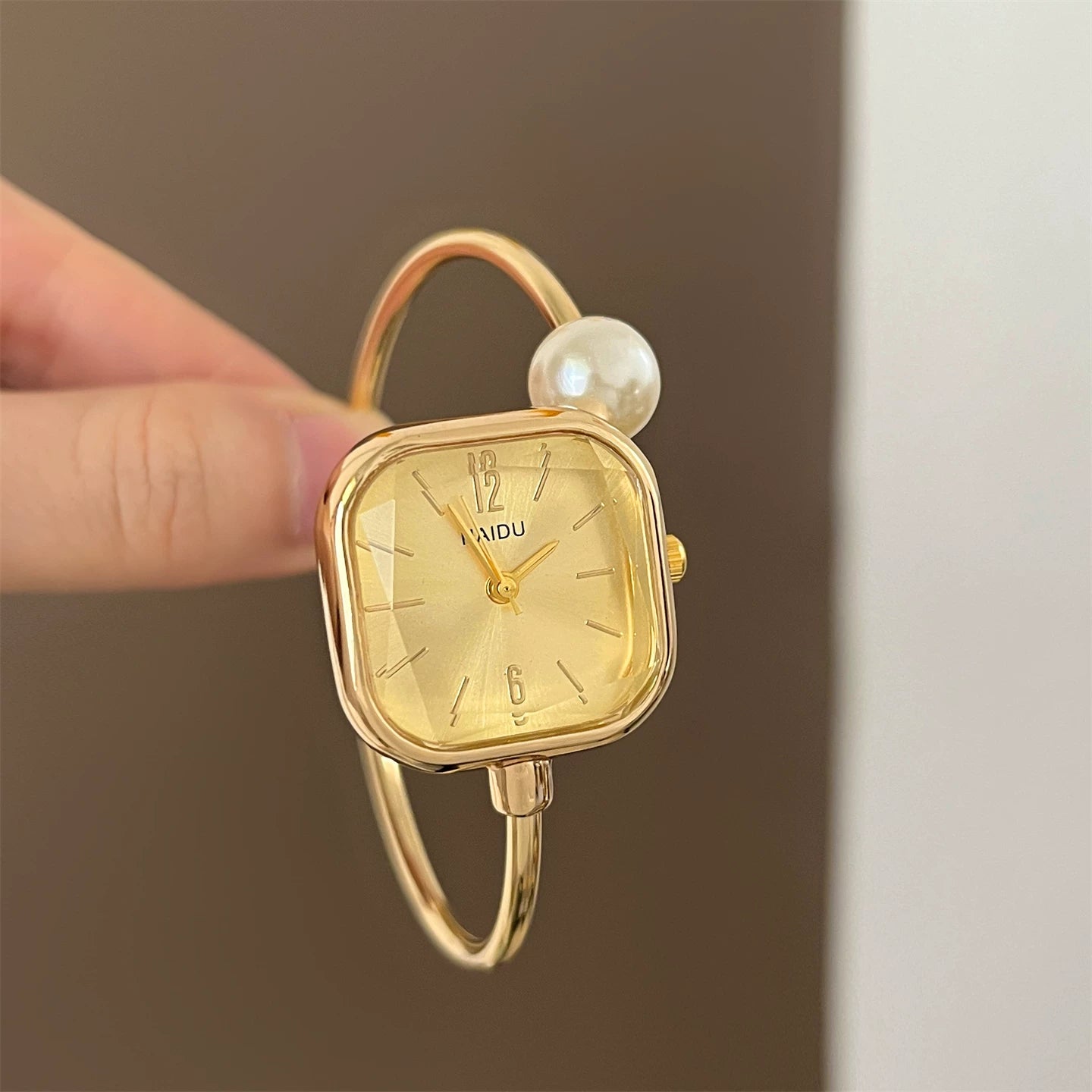Square Pearl Bracelet Watch - Gold Band Gold Dial [V30IEGEG]