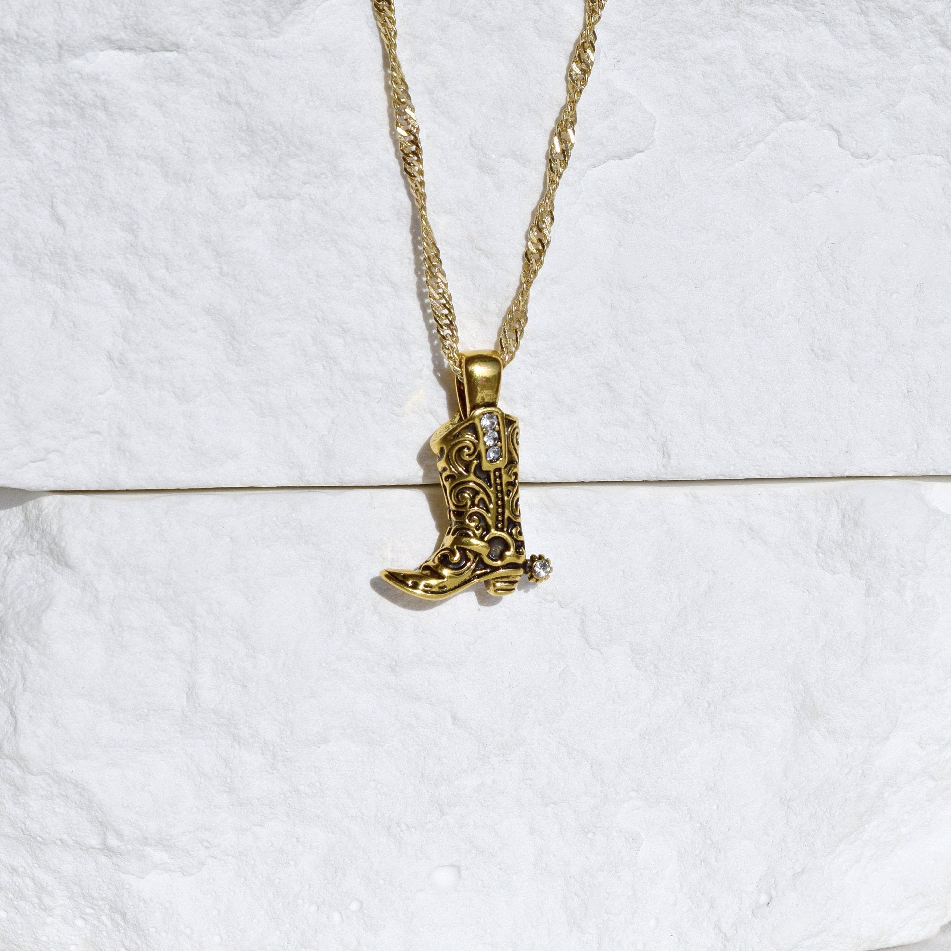 Lucky Horseshoe Pendant Necklace - Retro Gold Cowboy Boots [111NXNH1]