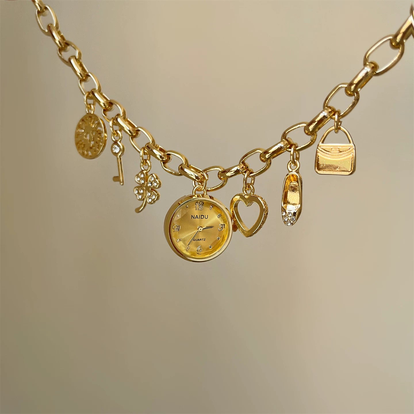 Vintage Heart Pendant Bracelet Watch - Gold Band with Gold Dial [3GTJW16B]
