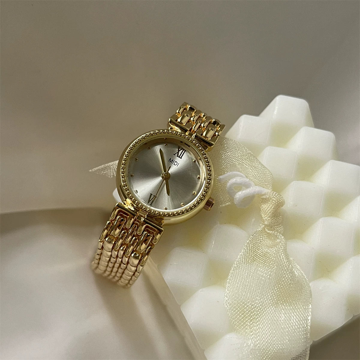 Retro Small Dial Bracelet Watch - Gold Band White Face [TZPLHQXA]