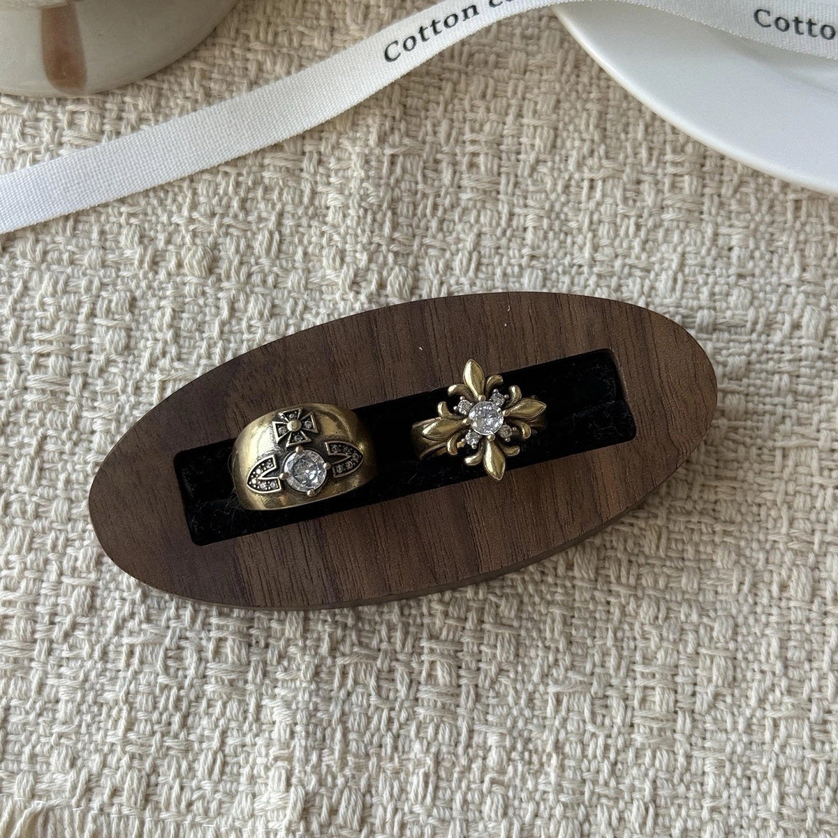 Black Gold Iris Flower Ring Set - Main Image Two-Piece Set A [V937J9UZ]