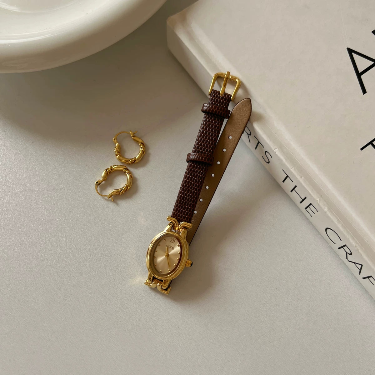 Vintage Oval Leather Strap Watch - Coffee Strap, Gold Case, Gold Dial [BGVR05O4]