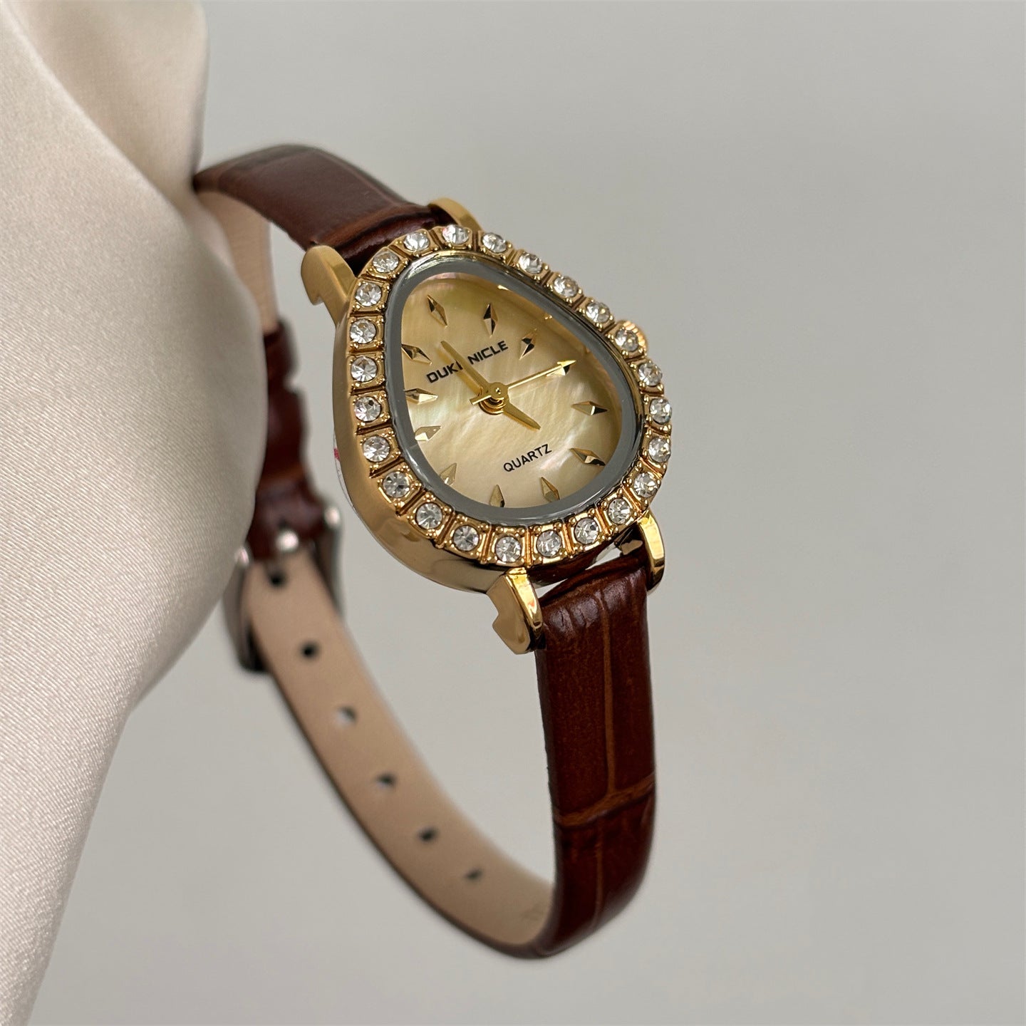 Crimson Snakehead Rhinestone Watch - Brown Strap, Gold Dial [27RRDZ3G]