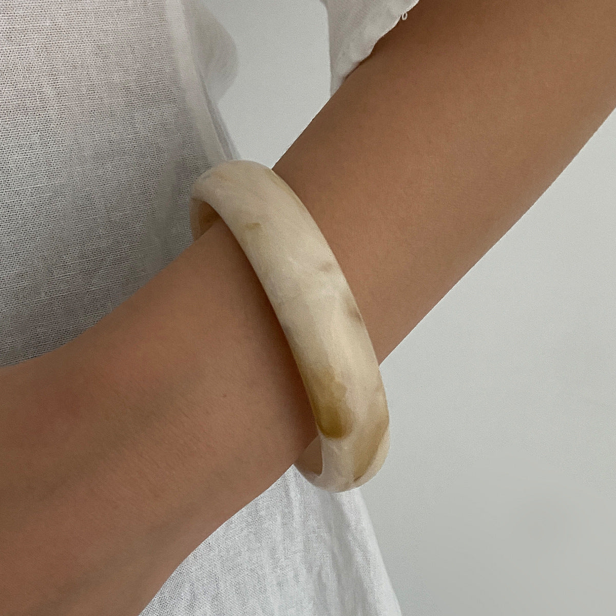 Leidy Glossy Resin Cuff - Off-White [7Q78ULO2]