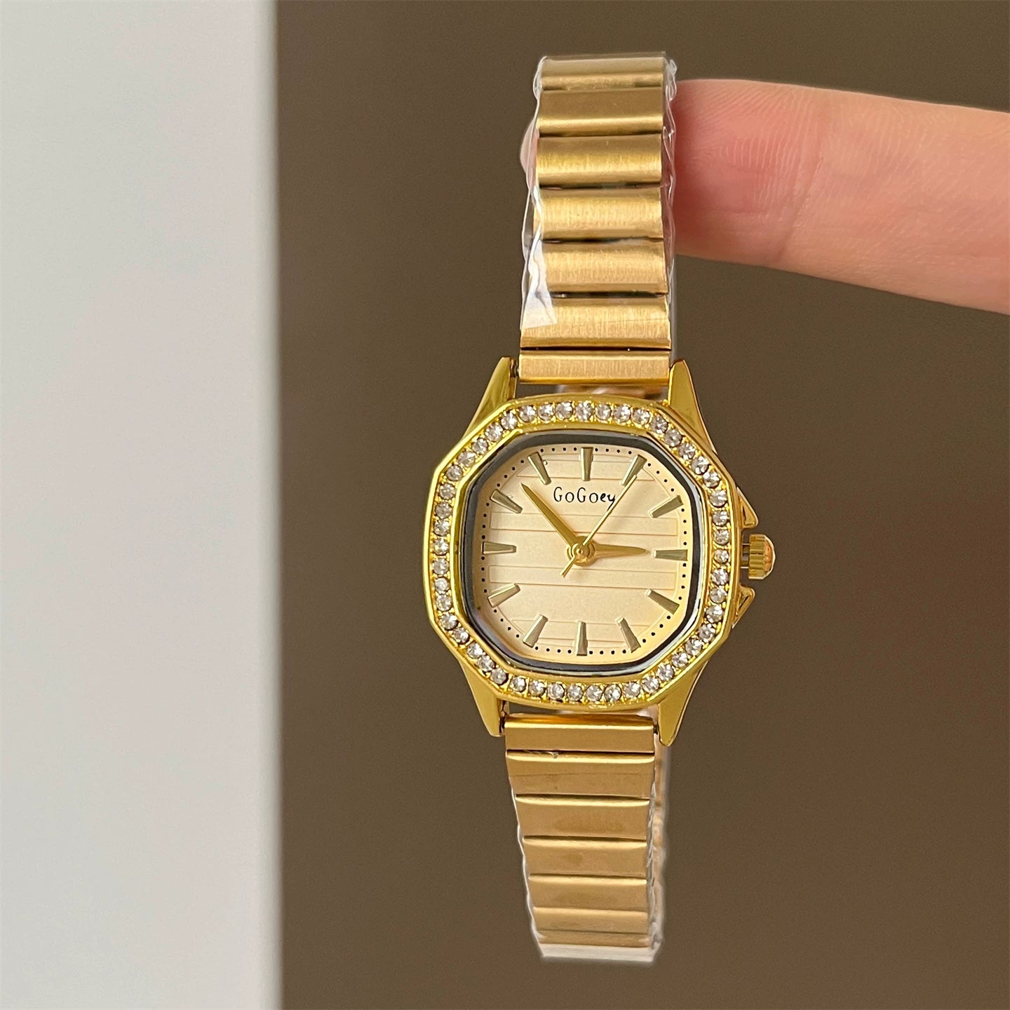 Minimalist Square Bracelet Watch - Gold Band with Gold Dial [V8Q1OK7I]
