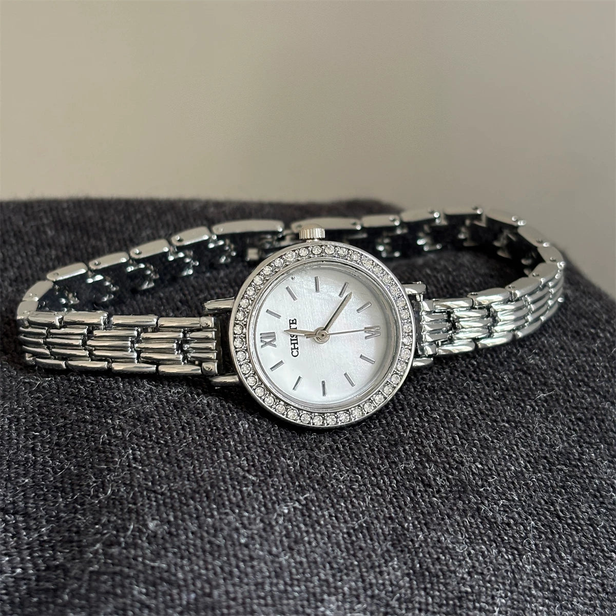 Mother-Of-Pearl Bracelet Watch - Silver / White Dial [HYDQS5ND]