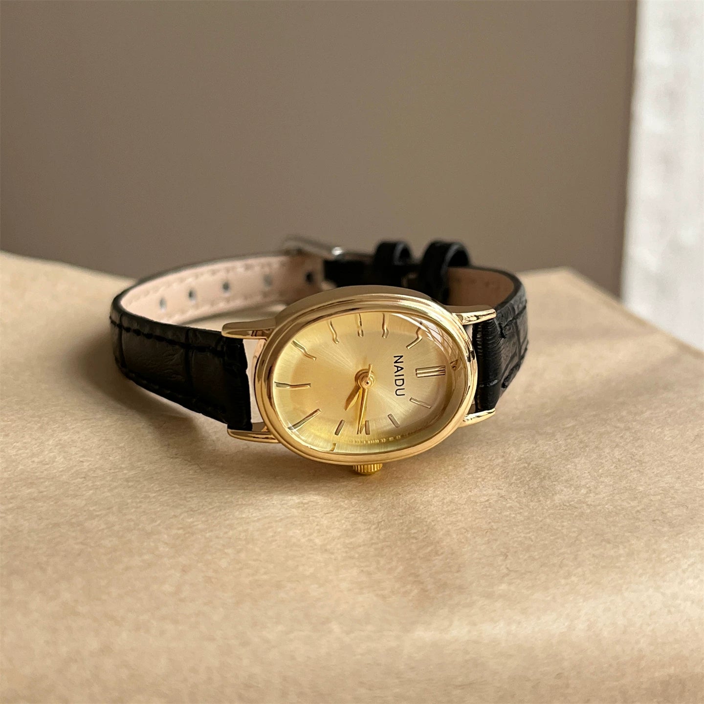 Oval Vintage Leather Strap Watch - Black Strap Gold Frame Gold Face (Leather) [Z1I7T8WQ]