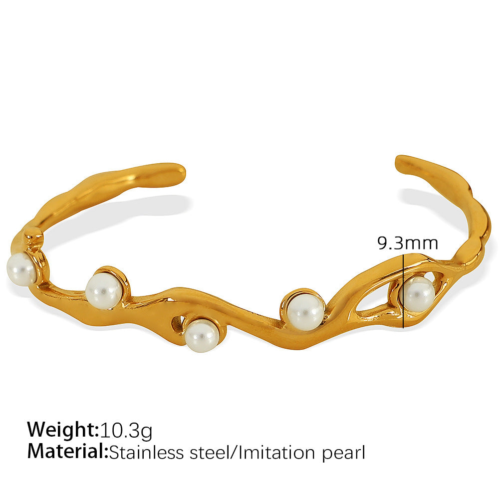Varnika Bold Stone Cuff - White Resin Gold Bracelet [Y6CYCWVM]