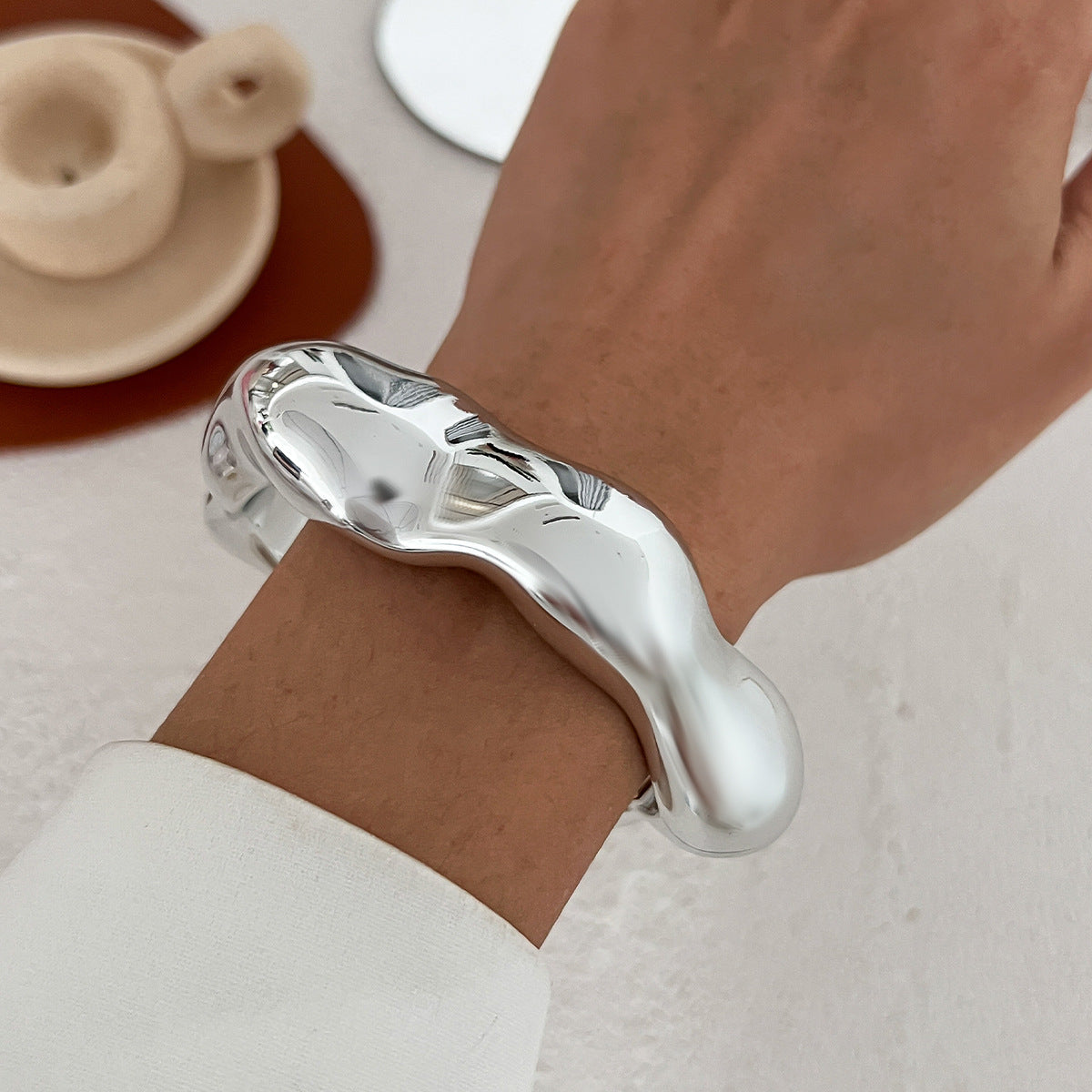 Avarie Liquid Glow Cuff - Style 03 Silver Tone [RA4CUB3K]