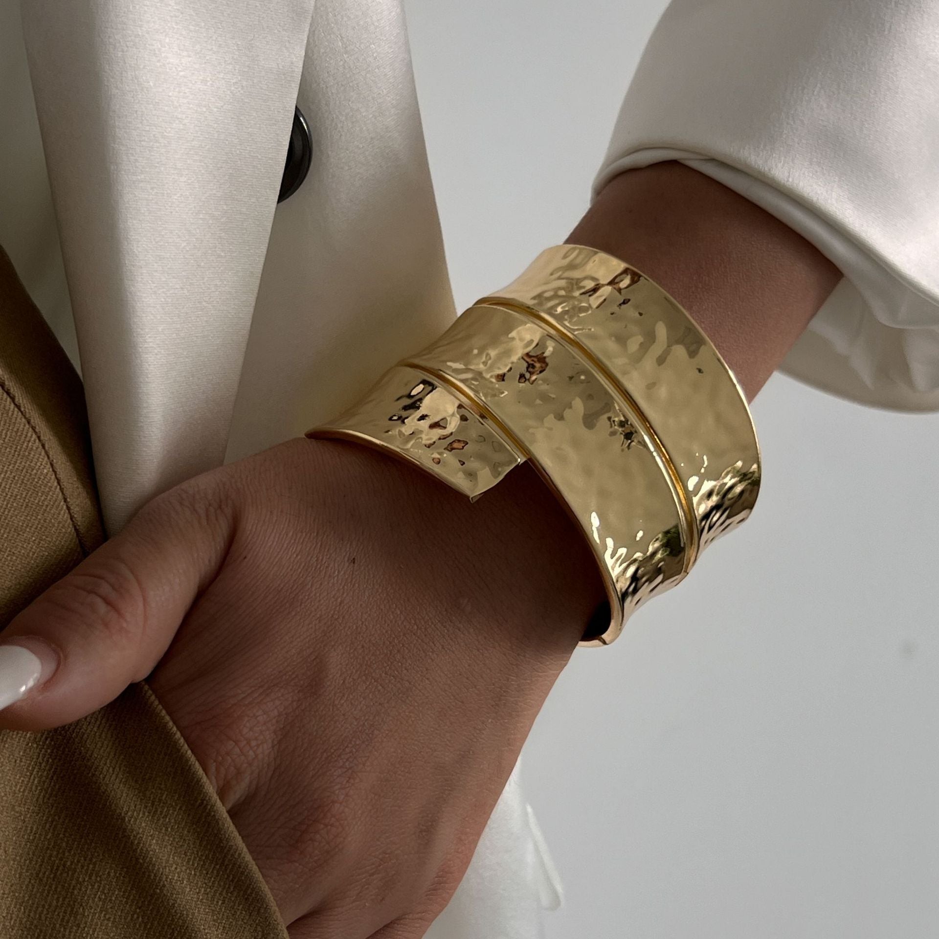 Desire Hammered Cuff Bracelet - Gold [STSU5EZU]