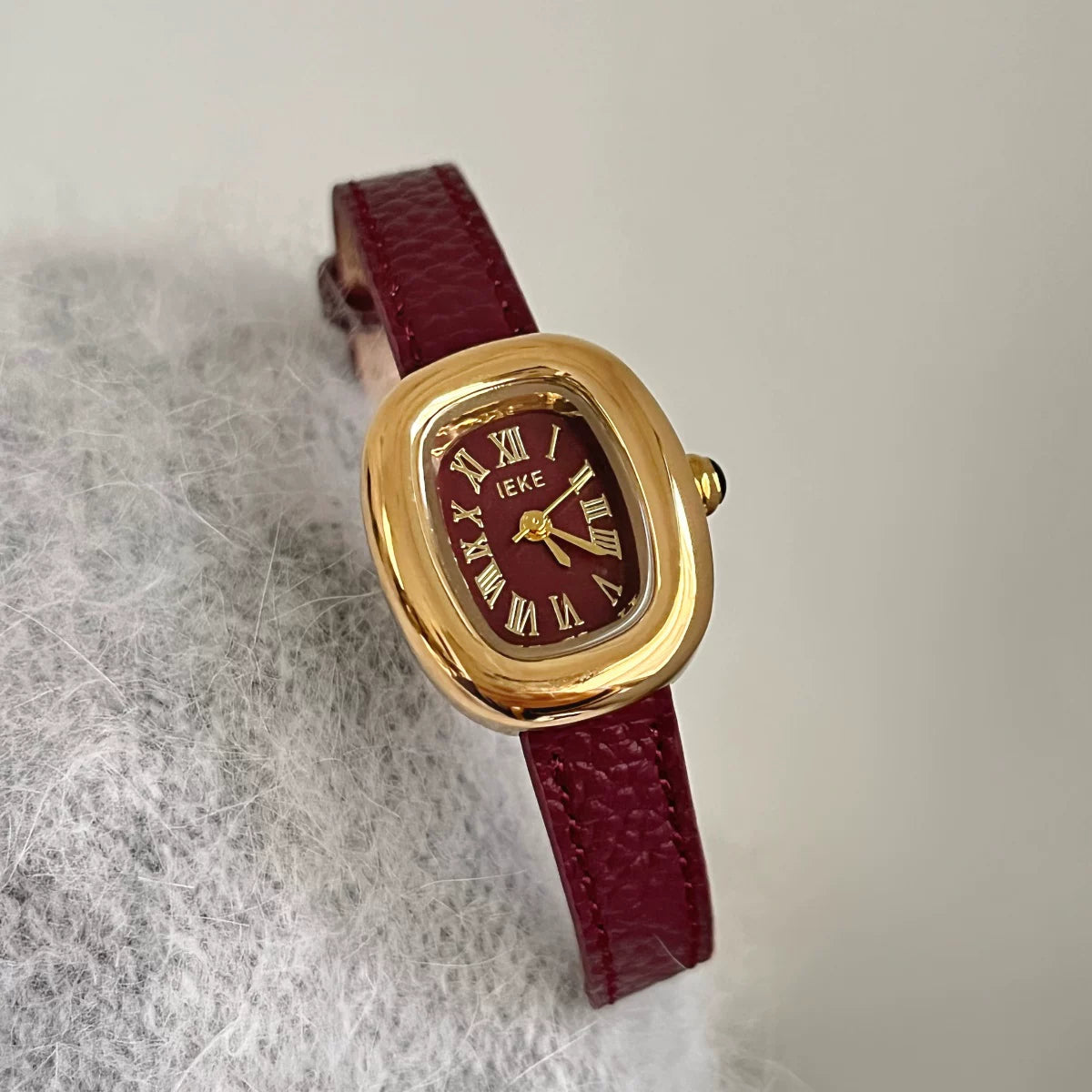 Vintage Square Dial Watch - Ancora Red (Leather Strap) [GXQYO3AD]