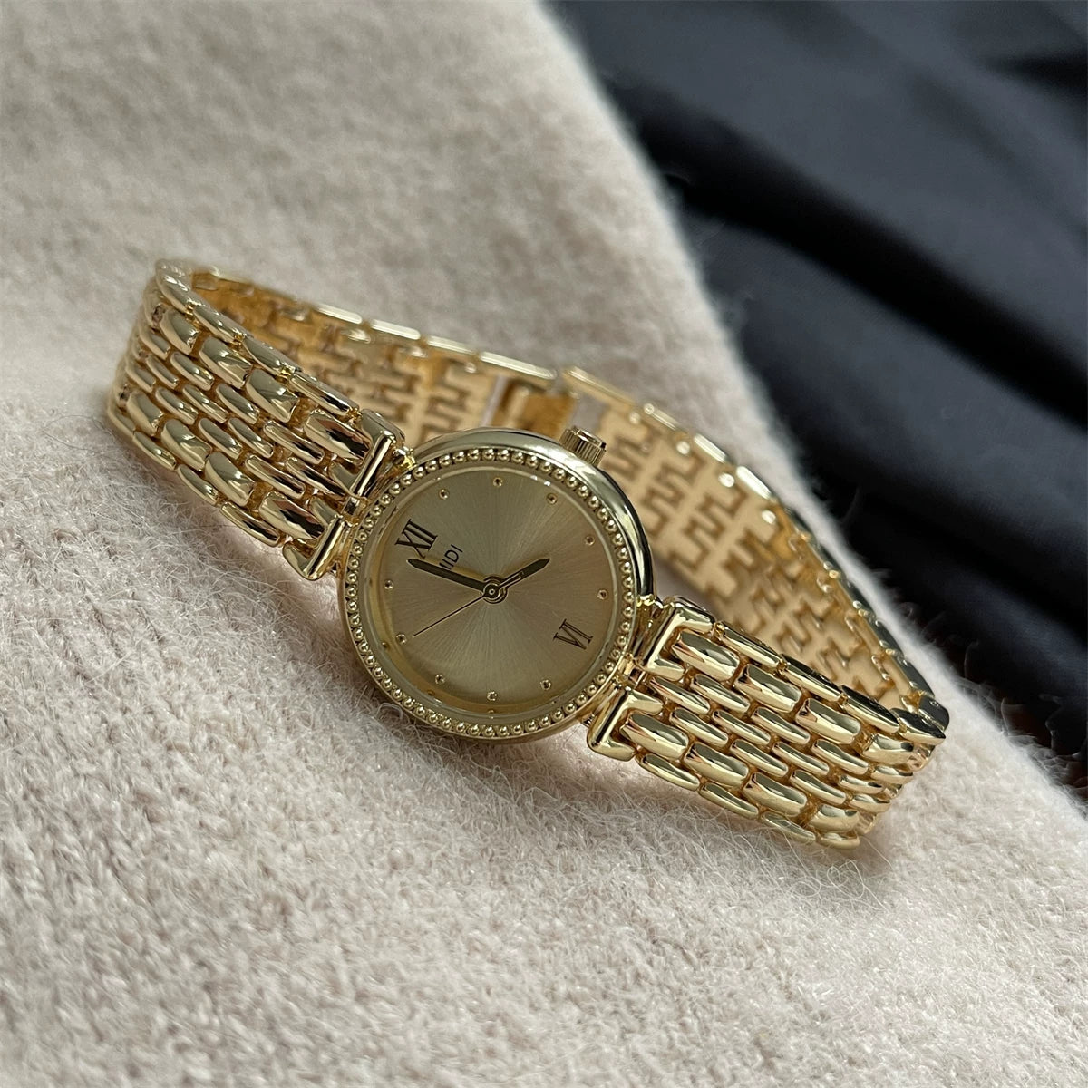 Retro Small Dial Bracelet Watch - Gold Band Gold Face [MRLUFBSI]