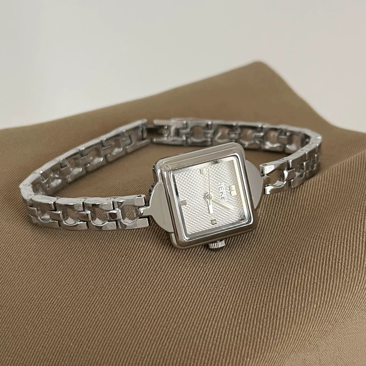 Square Dial Chain Bracelet Watch - Silver Band White Face (Dot Markers) [NO5ITEFY]