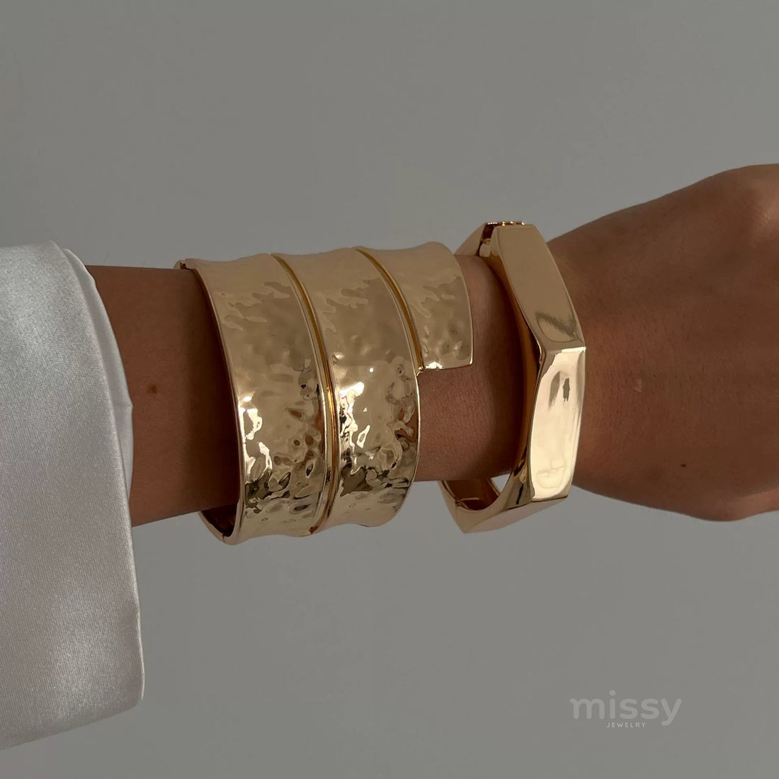 Leonor Triple-Layer Hammered Cuff