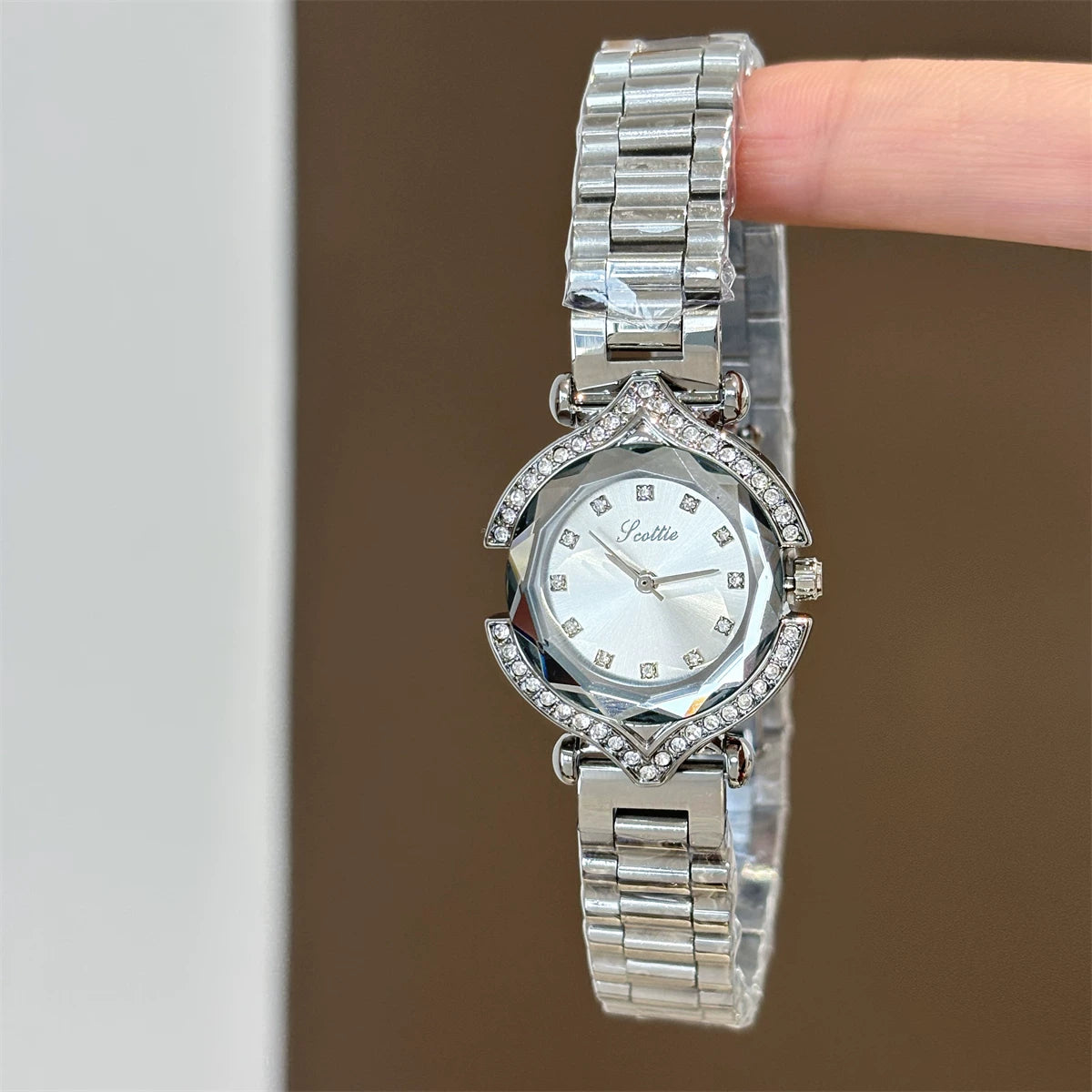 Faceted Glass Dial Watch - Silver Band White Dial (Steel Strap) [E197V8C8]