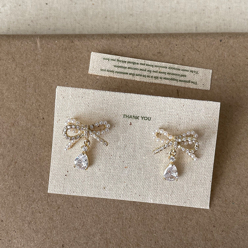 Kelcie Pearl Bow Drop Earrings - Gold Earrings [X0EPLONG]