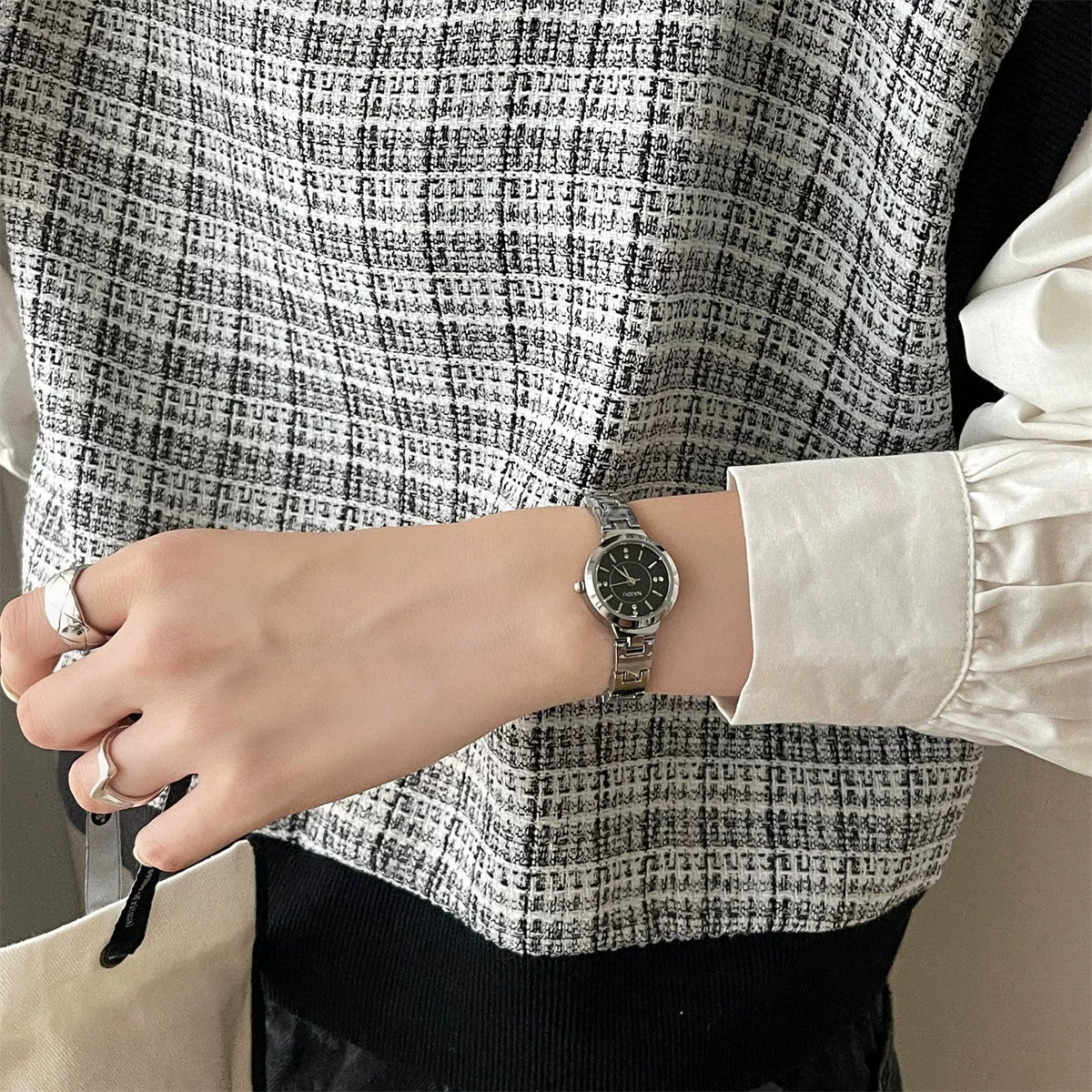 Minimalist Chain Bracelet Watch - Silver with Black Dial [RBOZRUE3]