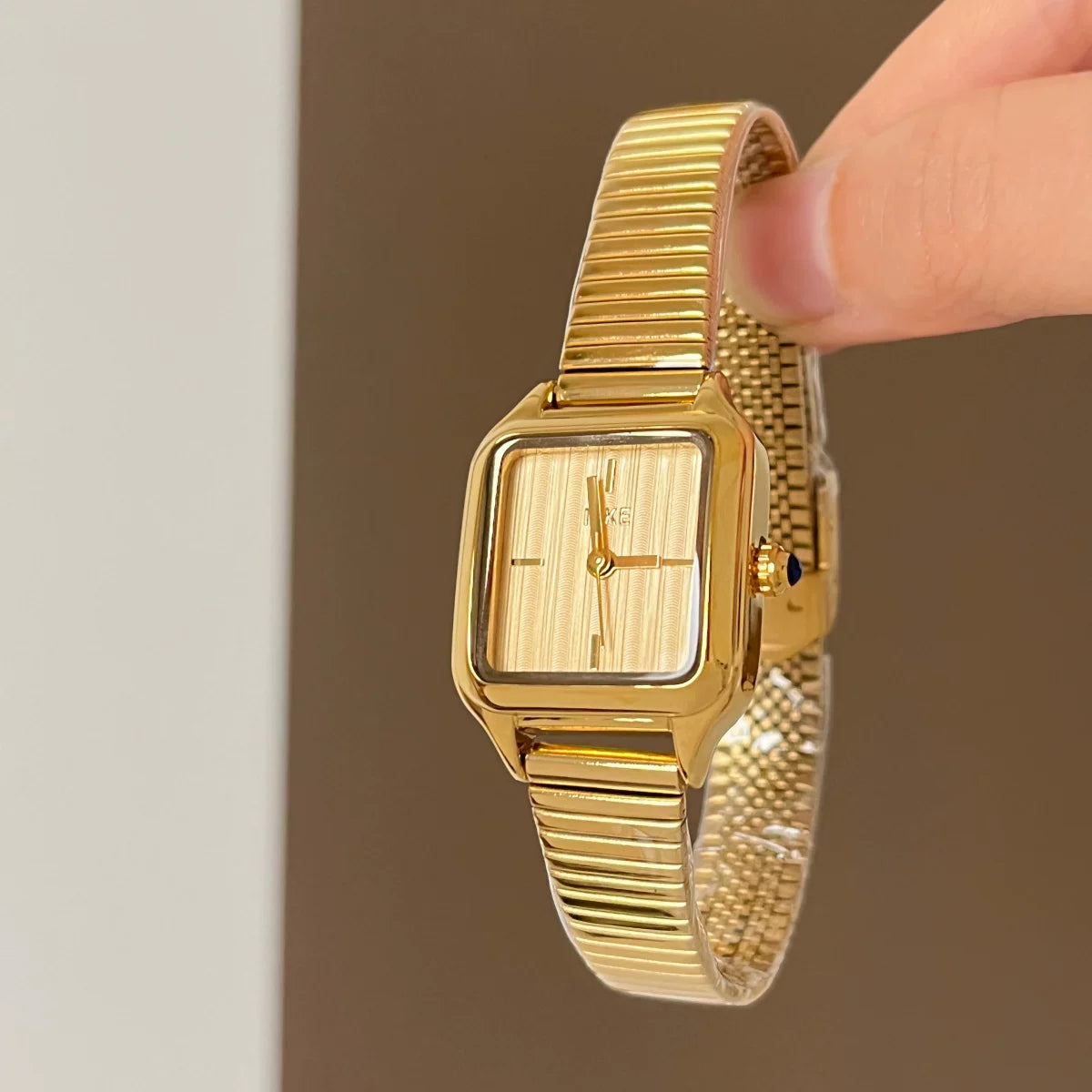 Retro Square Dial Metal Watch - Gold Band / Gold Face [OOM7EORH]